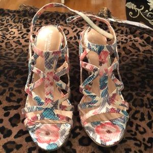 Naturalized comfort strappy shoe